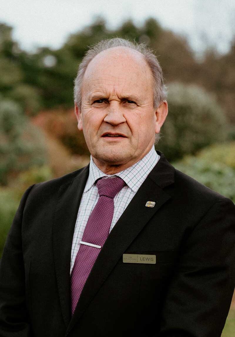 Whitestonefunerals Team Lewis